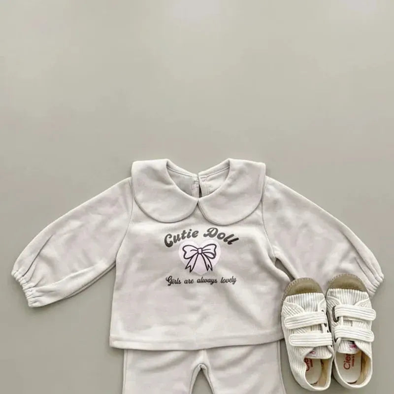 長袖セットアップ ベビーキッズセットアップ 2点セット リボンプリント丸襟長袖Tシャツ+裾フリルロングパンツ 2カラー【mh0007416】