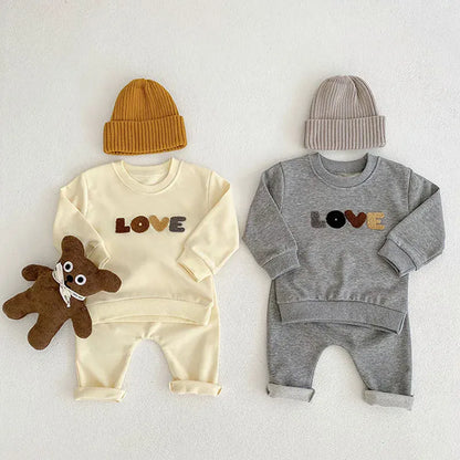 長袖セットアップ ベビーセットアップ 2点セット 長袖Tシャツ+ロングパンツ レターロゴ刺繍 2カラー【mh0007753】