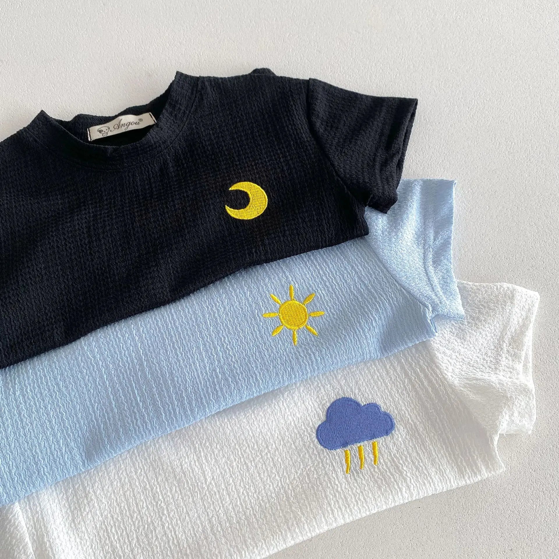 半袖セットアップ キッズセットアップ 2点セット 半袖Tシャツ+ショートパンツ 太陽/雲/月 ワンポイント刺繍 3カラー