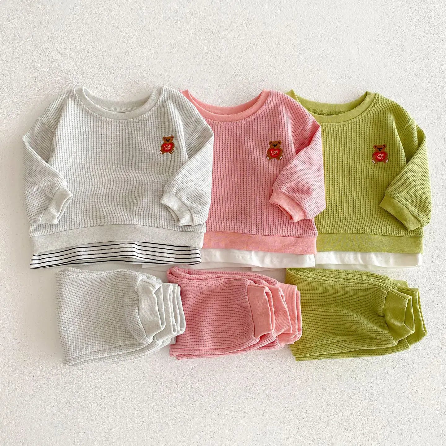長袖セットアップ ☺︎ ベビーセットアップ 2点セット ワッフル 長袖ドッキングTシャツ ロングパンツ ベアくまワンポイント 3カラー