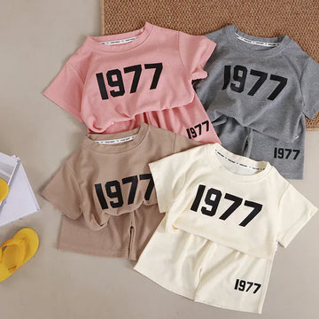 半袖セットアップ キッズセットアップ 2点セット 半袖Tシャツ+ショートパンツ ロゴプリント 4カラー【mh0005780】