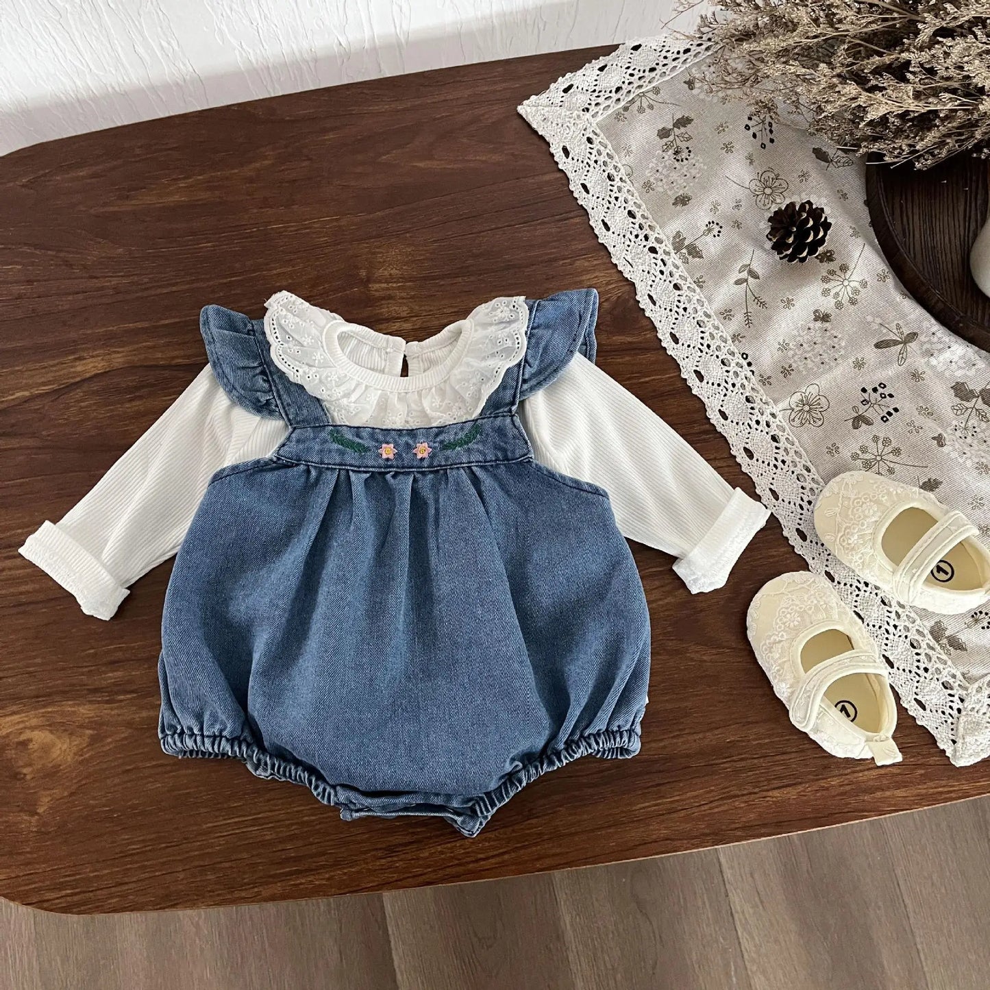 長袖セットアップ ベビーセットアップ 2点セット ラッフル襟長袖Tシャツブラウス+デニムサスペンダーロンパース/ジャンプスーツ【mh0007739】