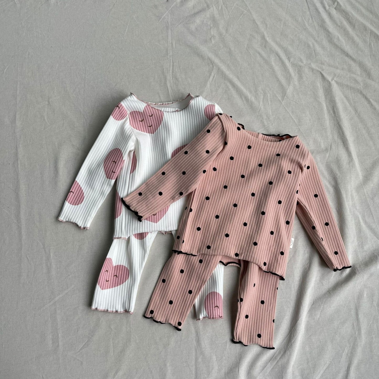 長袖パジャマ ベビーセットアップ 2点セット 長袖パジャマセット 水玉/ハートプリントリブ長袖Tシャツ+ロングパンツ【mh0009180】