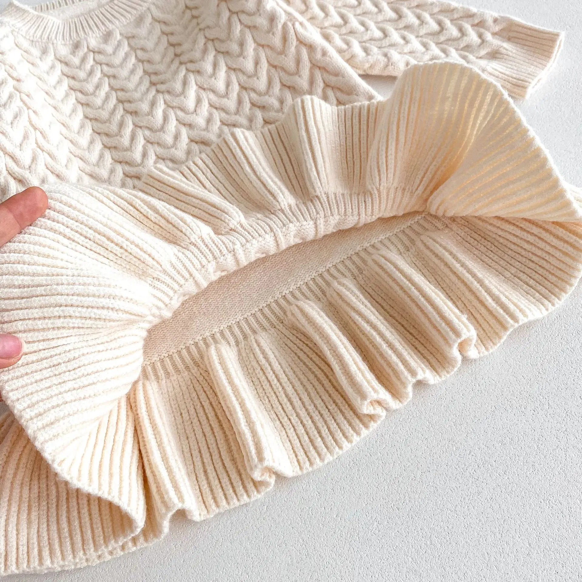 長袖ワンピース キッズワンピース 裾フリル縄編みニットワンピース 3カラー