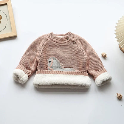 キッズセーター ニット 裏フリース、ピンク地に馬モチーフの刺繍、ラウンドネック