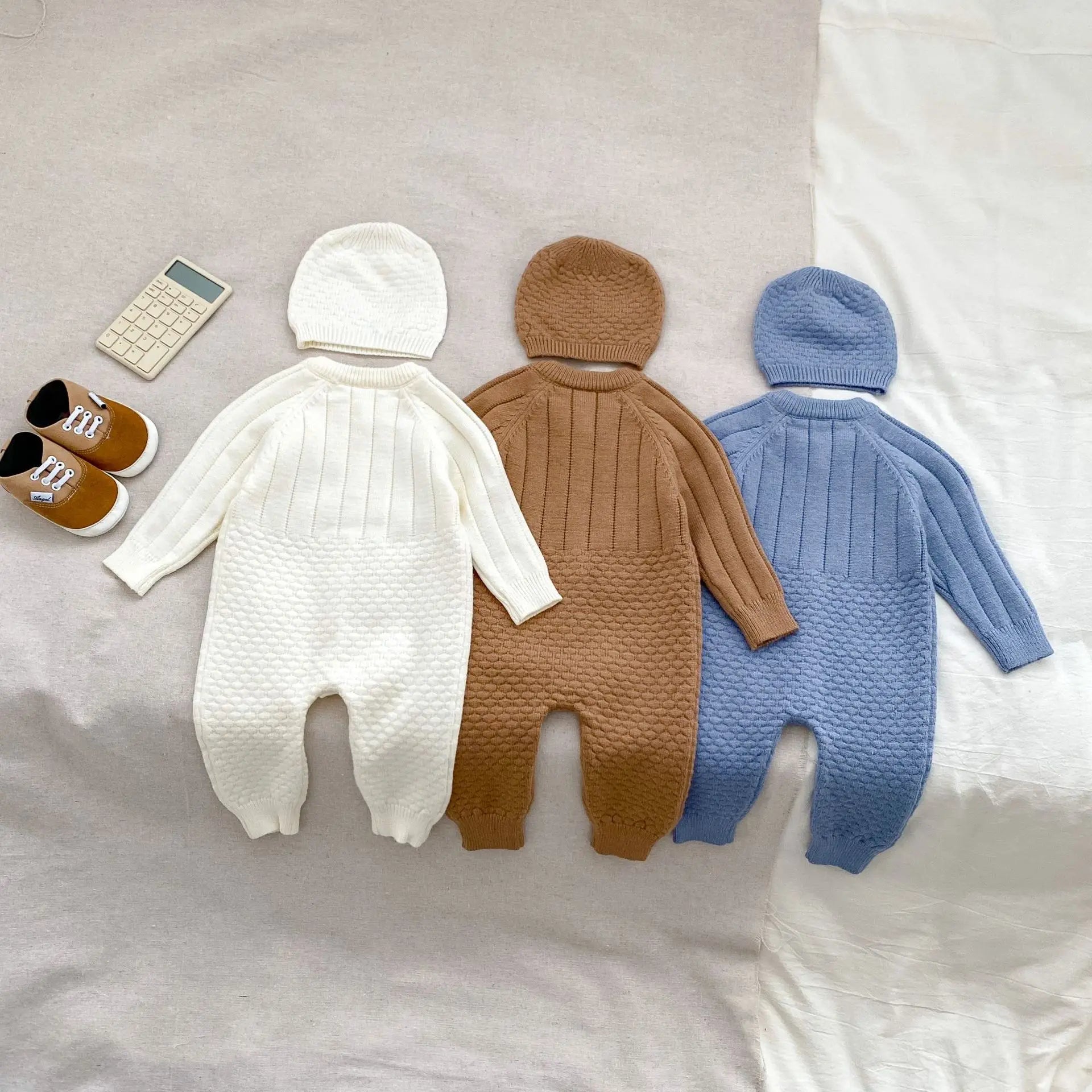 長袖ロンパース ベビージャンプスーツ くまベアワッペン長袖ニットロンパース+ビーニーニット帽セット 3カラー【mh0007462】
