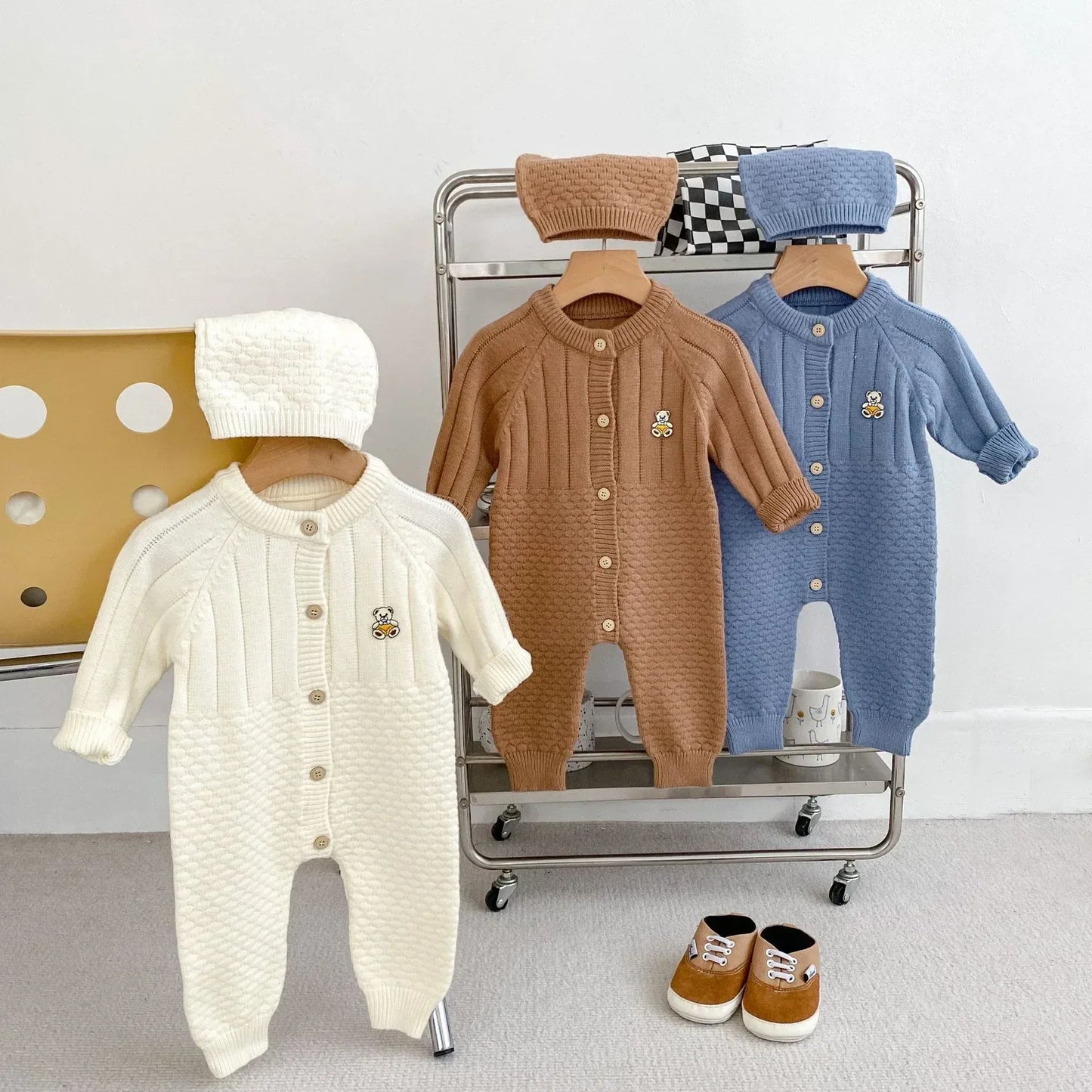 長袖ロンパース ベビージャンプスーツ くまベアワッペン長袖ニットロンパース+ビーニーニット帽セット 3カラー【mh0007462】