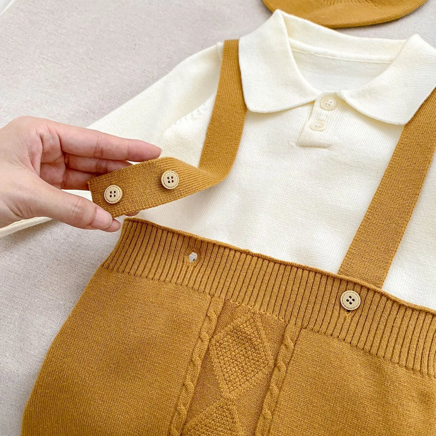 長袖セットアップ ベビーセットアップ 3点セット ニット長袖ポロシャツ+ニットサスペンダーショートパンツ+ベレー帽【mh0008555】