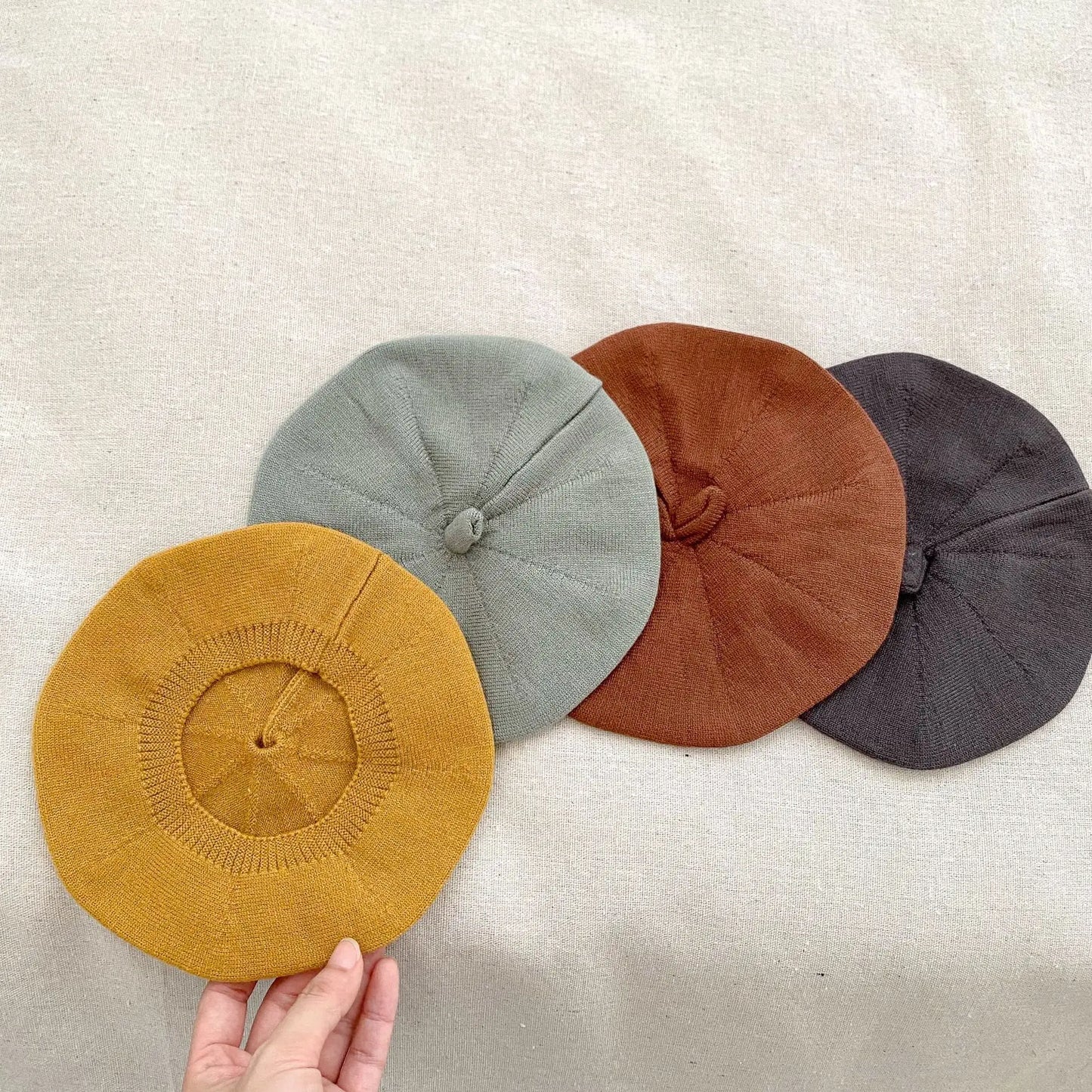 長袖セットアップ ベビーセットアップ 3点セット ニット長袖ポロシャツ+ニットサスペンダーショートパンツ+ベレー帽【mh0008555】