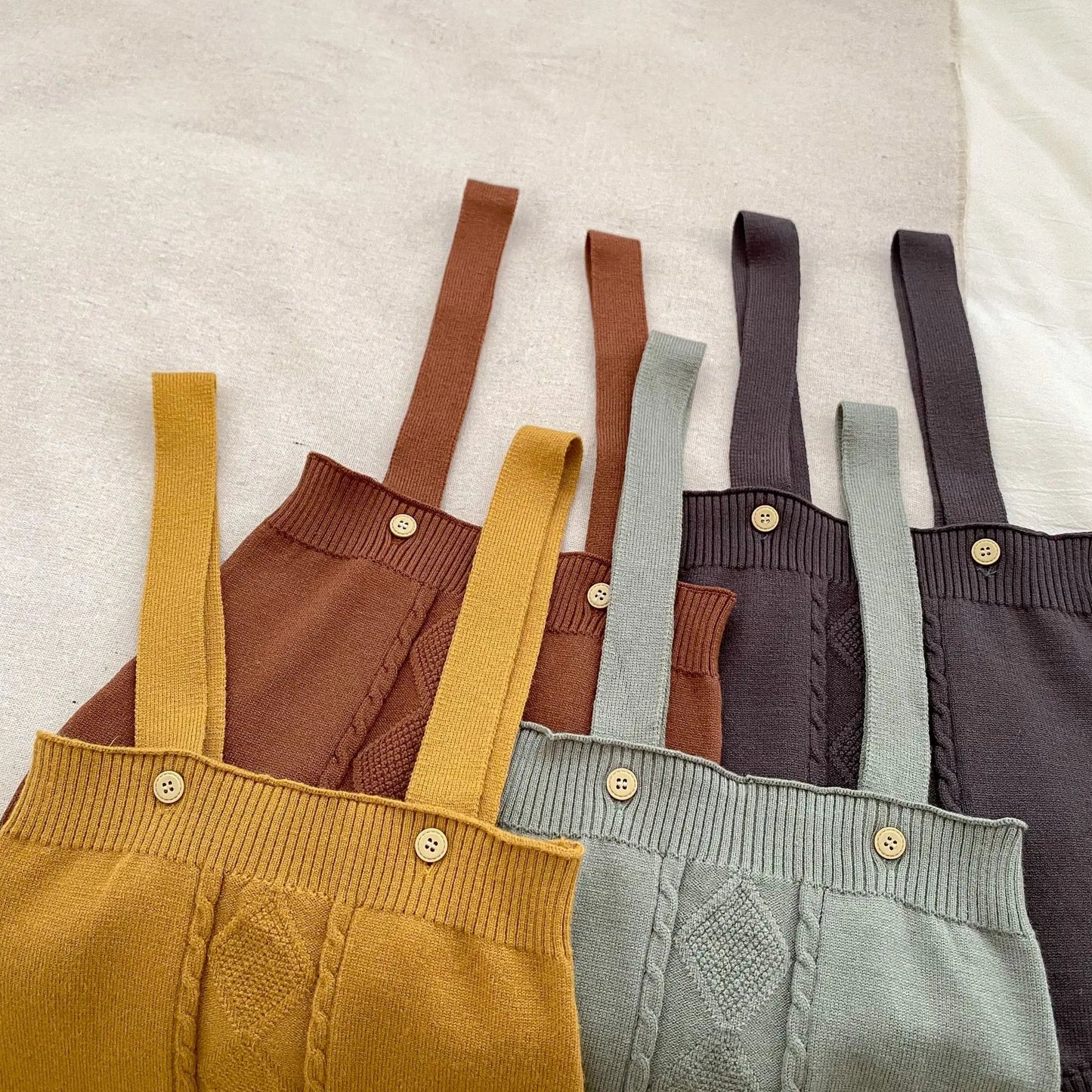 長袖セットアップ ベビーセットアップ 3点セット ニット長袖ポロシャツ+ニットサスペンダーショートパンツ+ベレー帽【mh0008555】