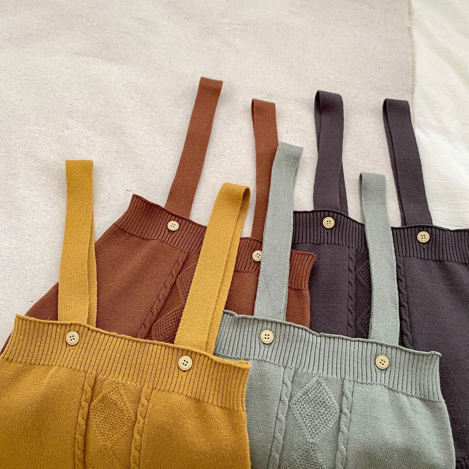 長袖セットアップ ベビーセットアップ 3点セット ニット長袖ポロシャツ+ニットサスペンダーショートパンツ+ベレー帽【mh0008555】