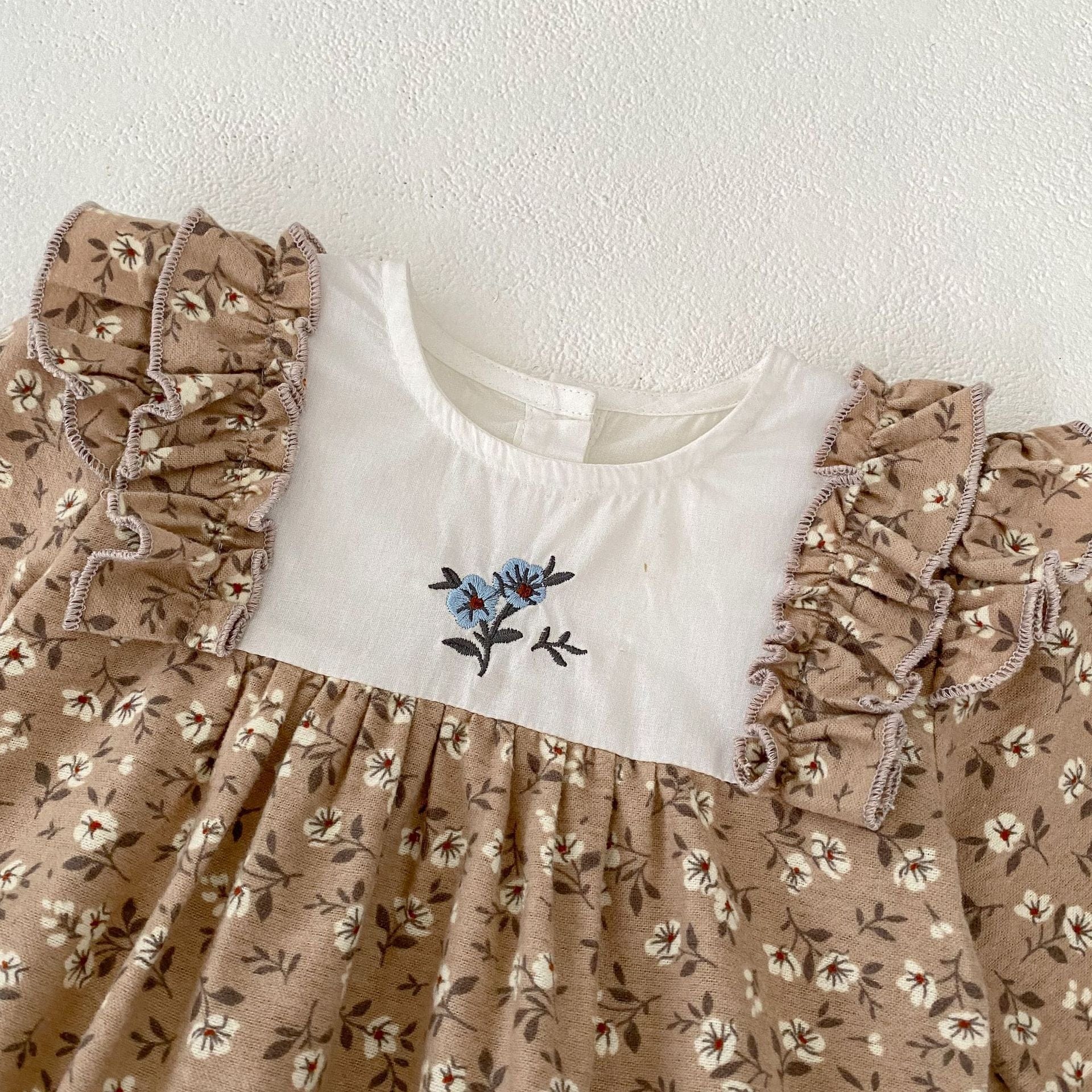 長袖ロンパース ベビー 長袖ロンパース フラワー刺繍 プリント ショルダーフリル カーキ ガールズ 女の子 子供服 7790