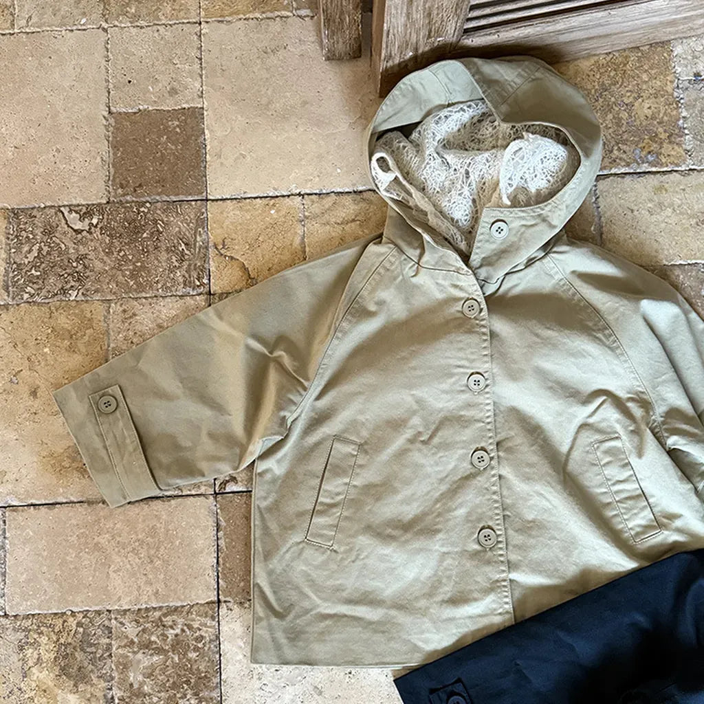 ショートコート・ジャケット・ジャンパー レースフリル付きフードジャケット ゆったりAラインアウター【mh0011057】