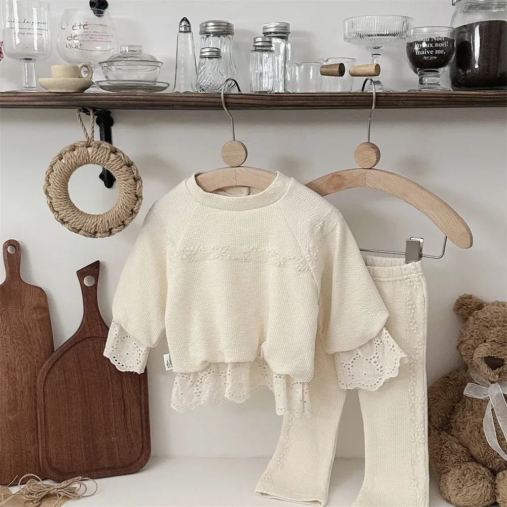 長袖セットアップ Apricot / 12M  80CM ベビーセットアップ 2点セット レースペプラムドッキング長袖スウェットシャツ+フラワー刺繍アクセントロングパンツ アプリコット【mh0007209】