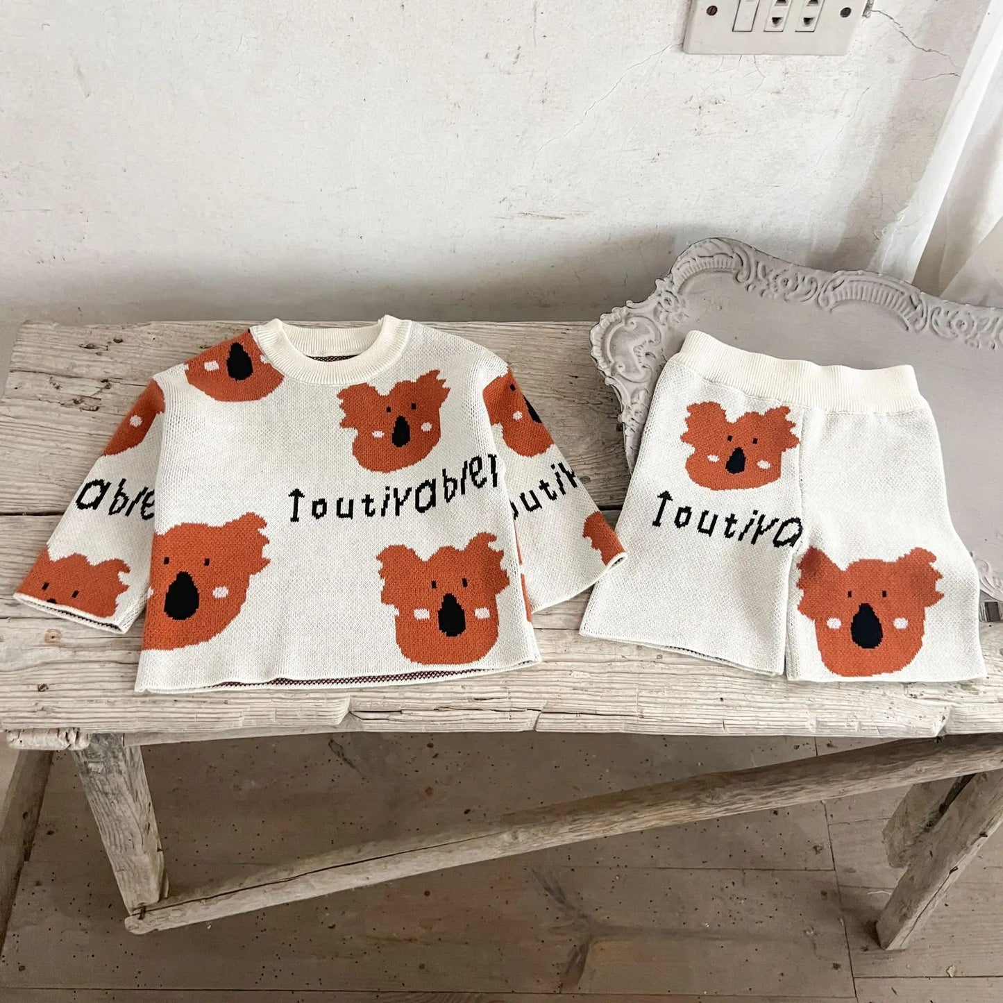 長袖セットアップ Apricot / 66cm 0-6m ベビーセットアップ 2点セット コアラ柄ニット長袖セータートップス+ニットハーフパンツ 2カラー【mh0007092】