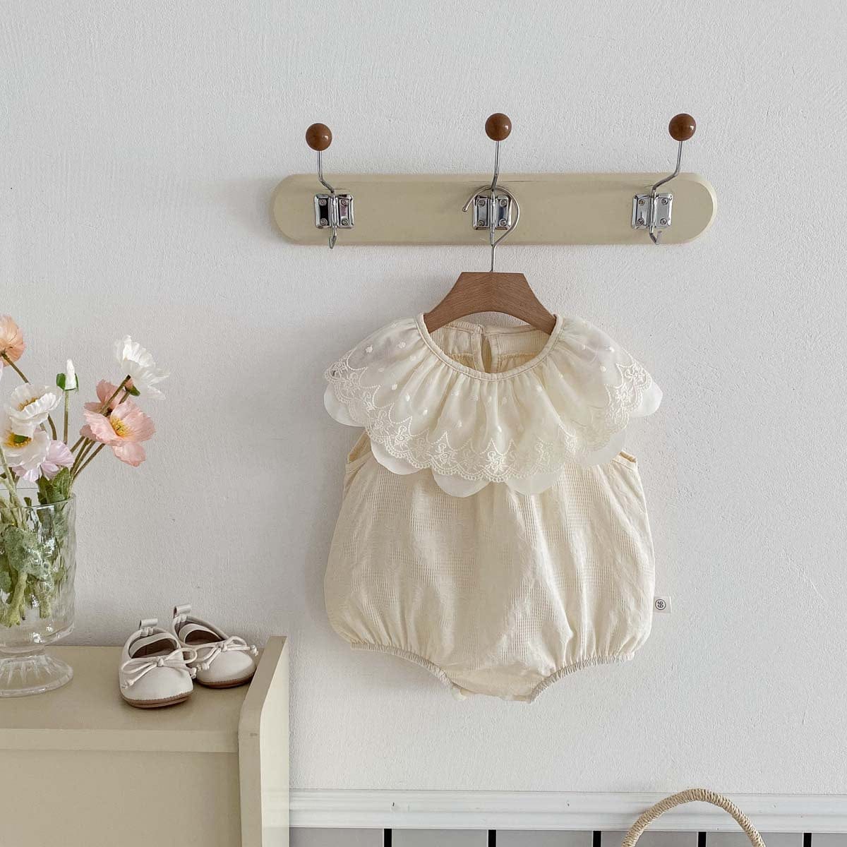 ノースリーブロンパース Apricot / 66cm レースビッグラッフル襟ノースリーブロンパース【mh0010308】