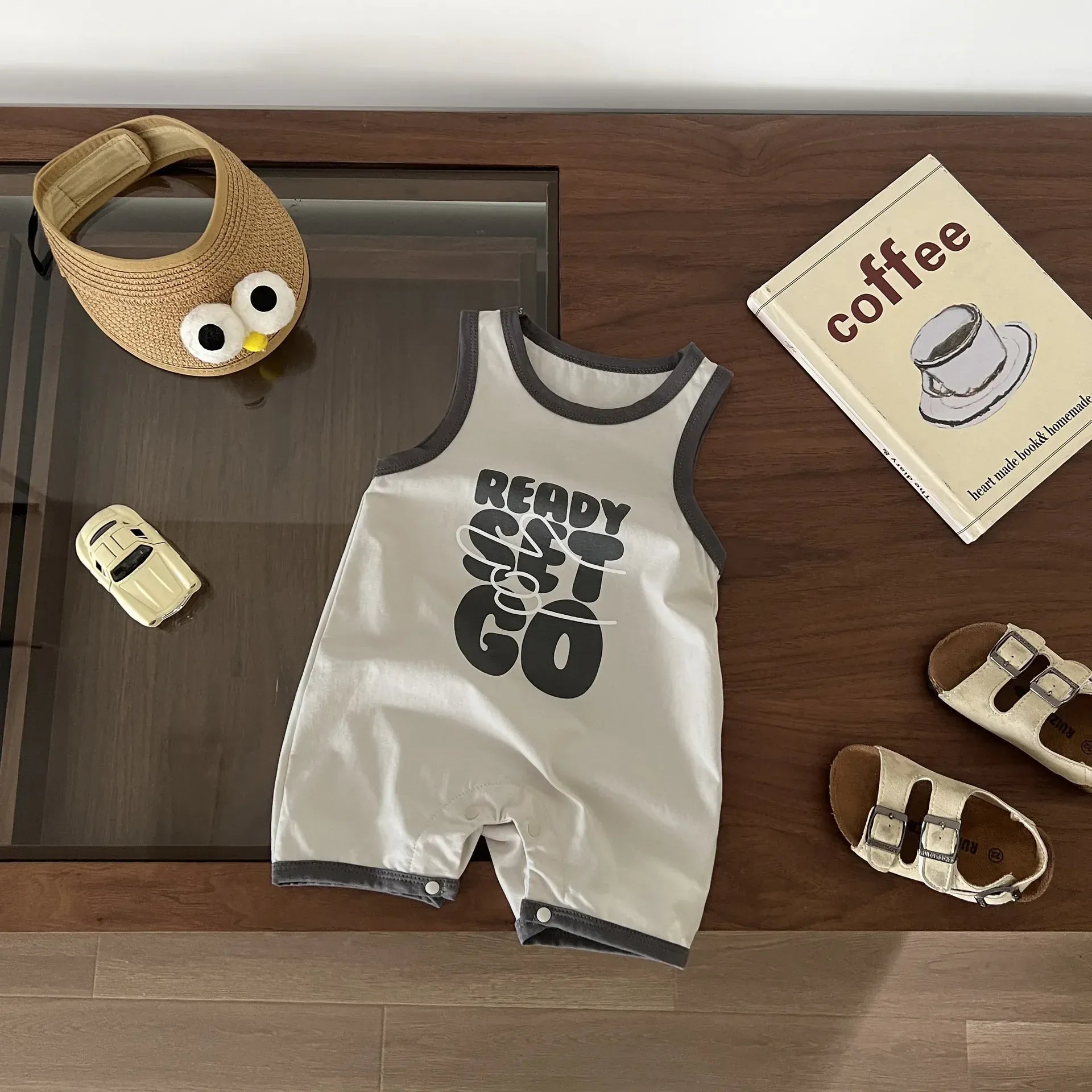 ノースリーブジャンプスーツ Apricot / 6M  66CM ベビージャンプスーツ タンクジャプスーツ ボディスーツ レターロゴプリント 2カラー【mh0006216】