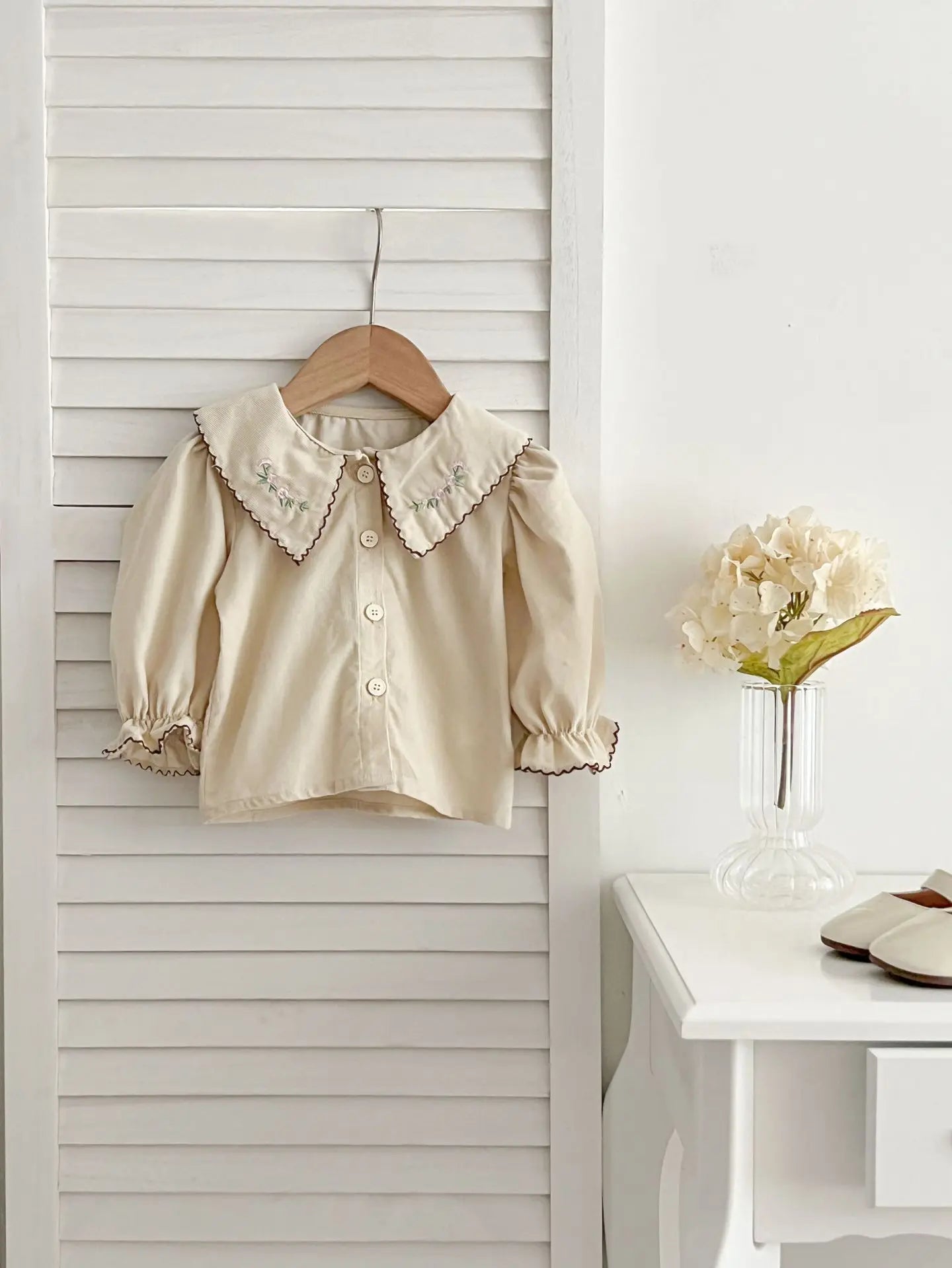 長袖ロンパース apricot shirt / 6M  66cm ベビーロンパース 長袖ブラウス フラワー花柄刺繍襟 アプリコット/ブラウン/2カラー