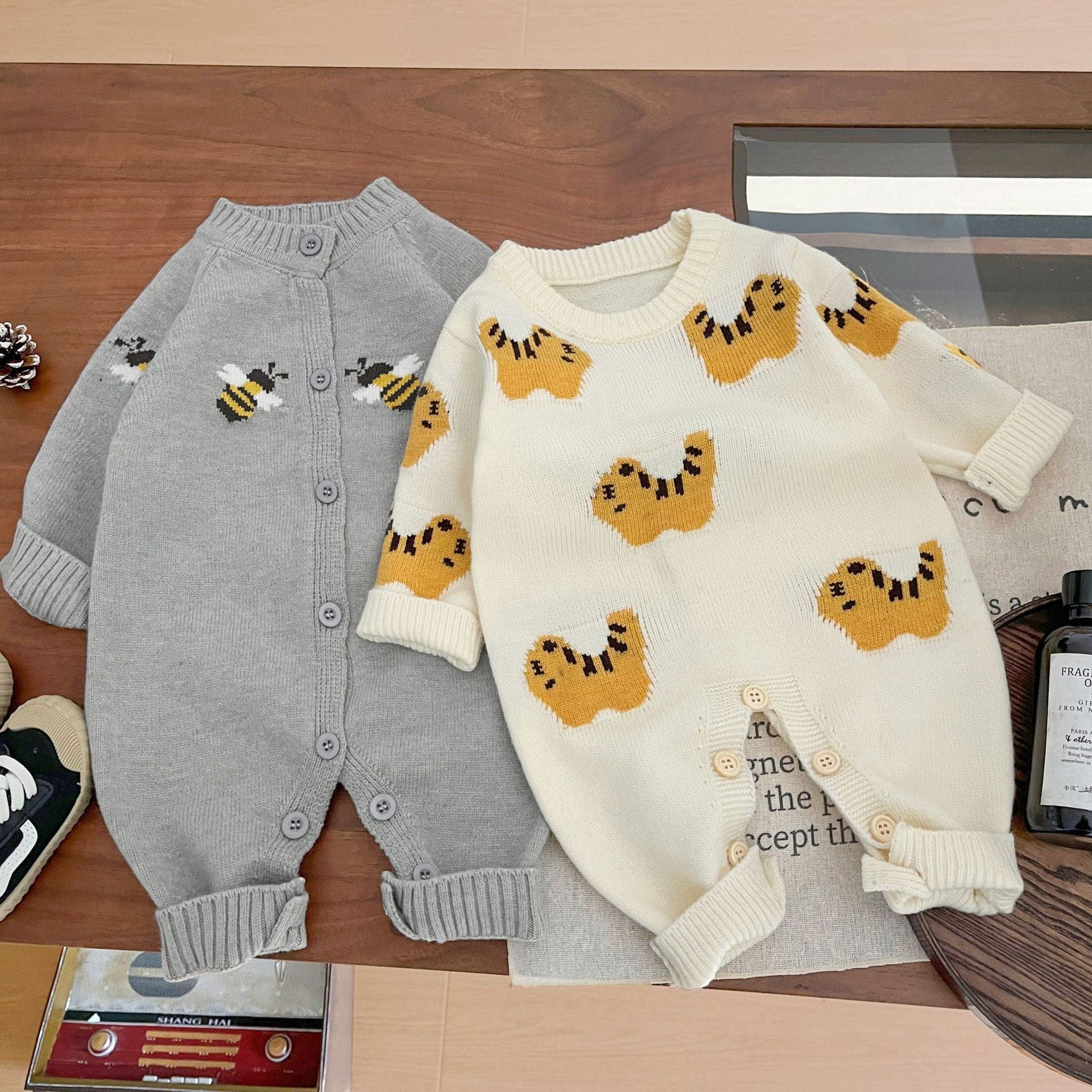 長袖ロンパース ベビージャンプスーツ ハチBee刺繍ニット長袖ロンパース【mh0009197】