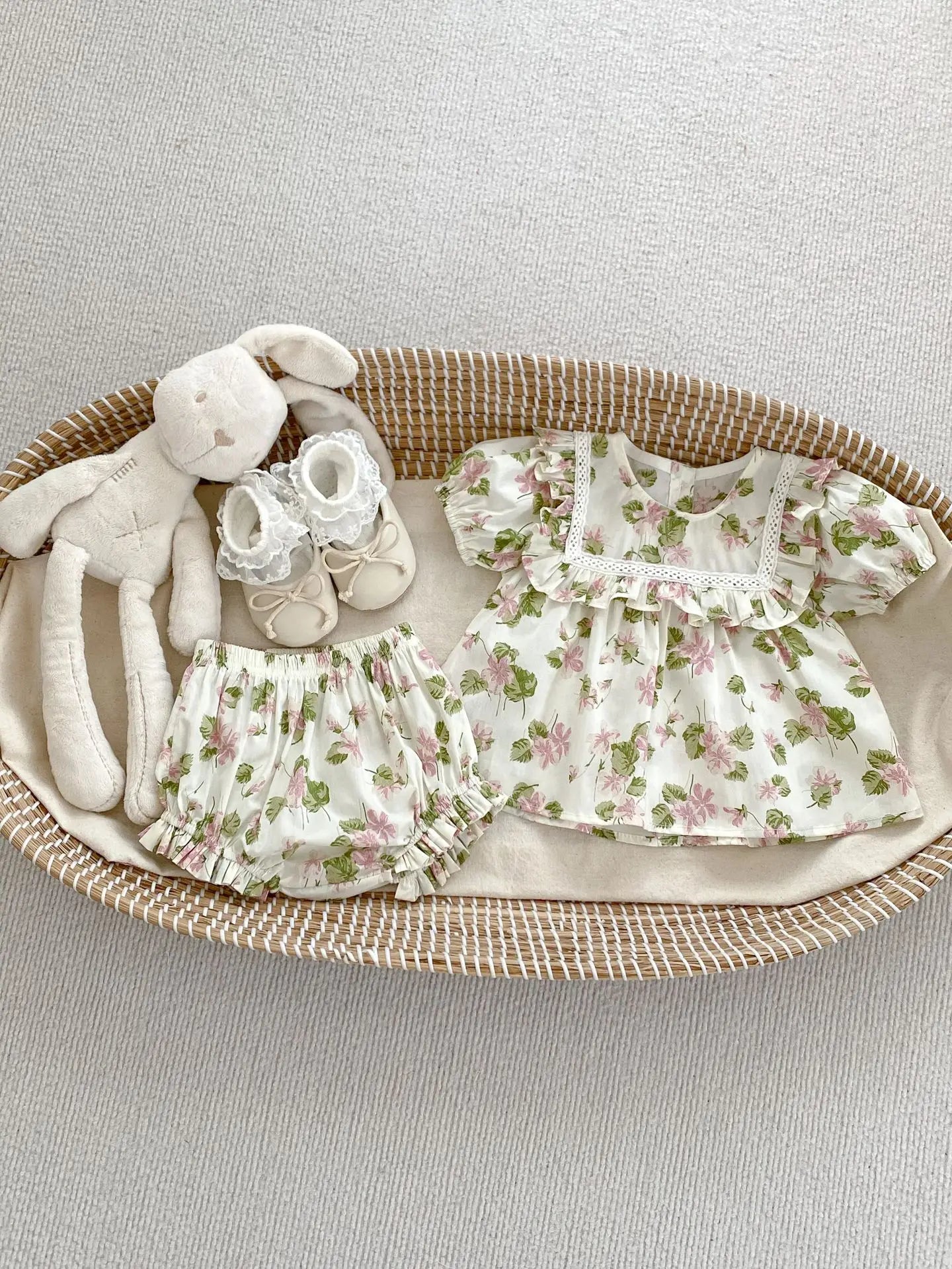 半袖セットアップ beige 2pc set / 73cm 6-9M ベビーロンパース/セットアップ 2点セット 半袖ボディスーツ/半袖ブラウス+ブルマパンツ フラワー花柄プリント 2カラー【mh0004870】