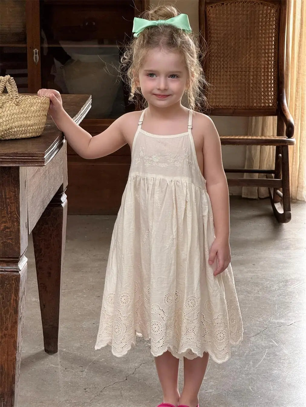 ノースリーブワンピース Beige / 2T (90) キッズワンピース フラワー刺繍キャミソールスカラップレースワンピース【mh0008896】