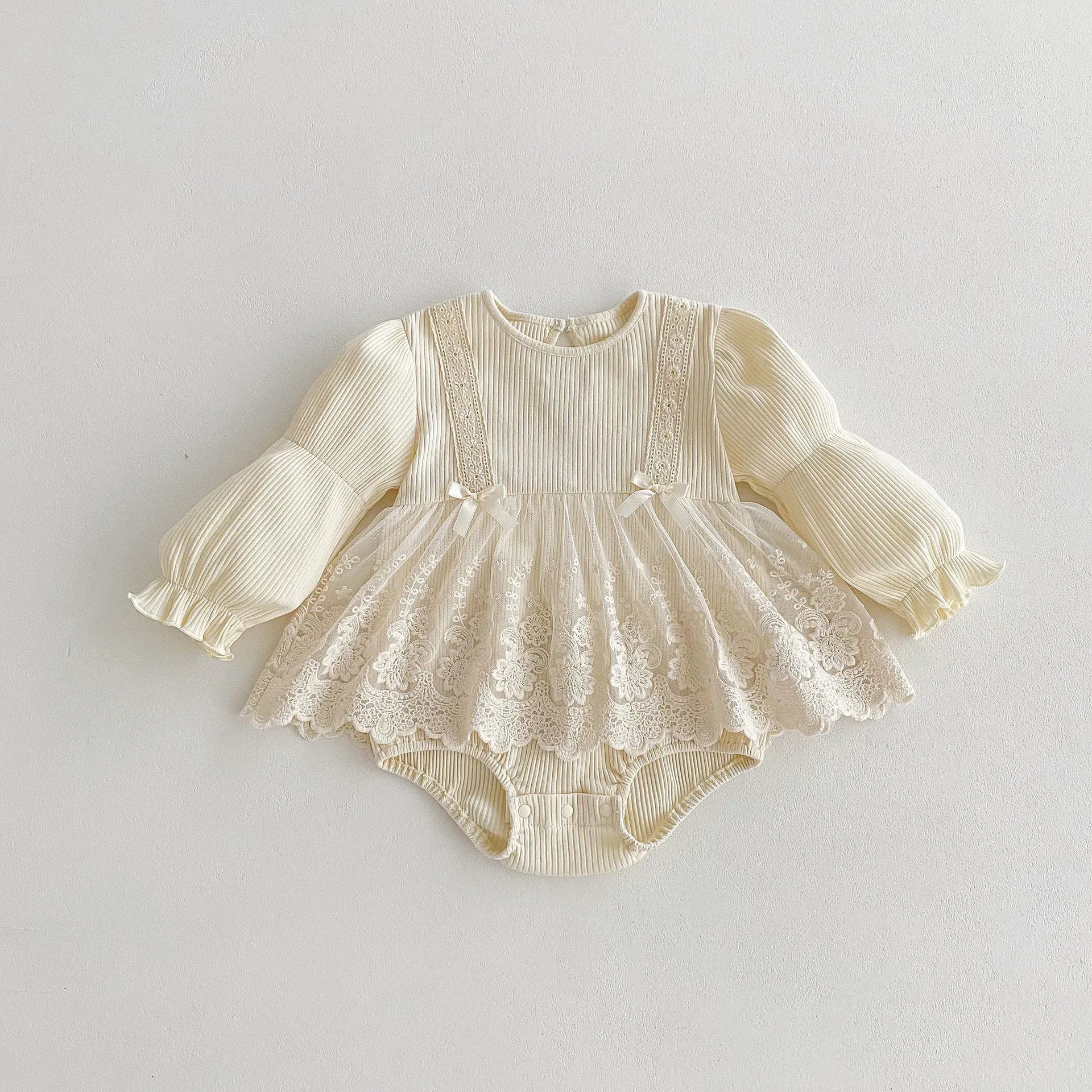 長袖ロンパース Beige / 3-6M 66cm ベビーロンパース 長袖バブルスリーブスカートボディスーツ ベビードレス ベージュ【mh0006521】