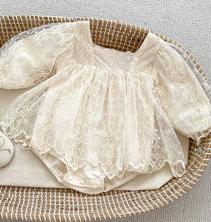 長袖ロンパース Beige / 3-6M 66cm ベビーロンパース 長袖レーススカートボディスーツ ベビードレス ベージュ【mh0006620】