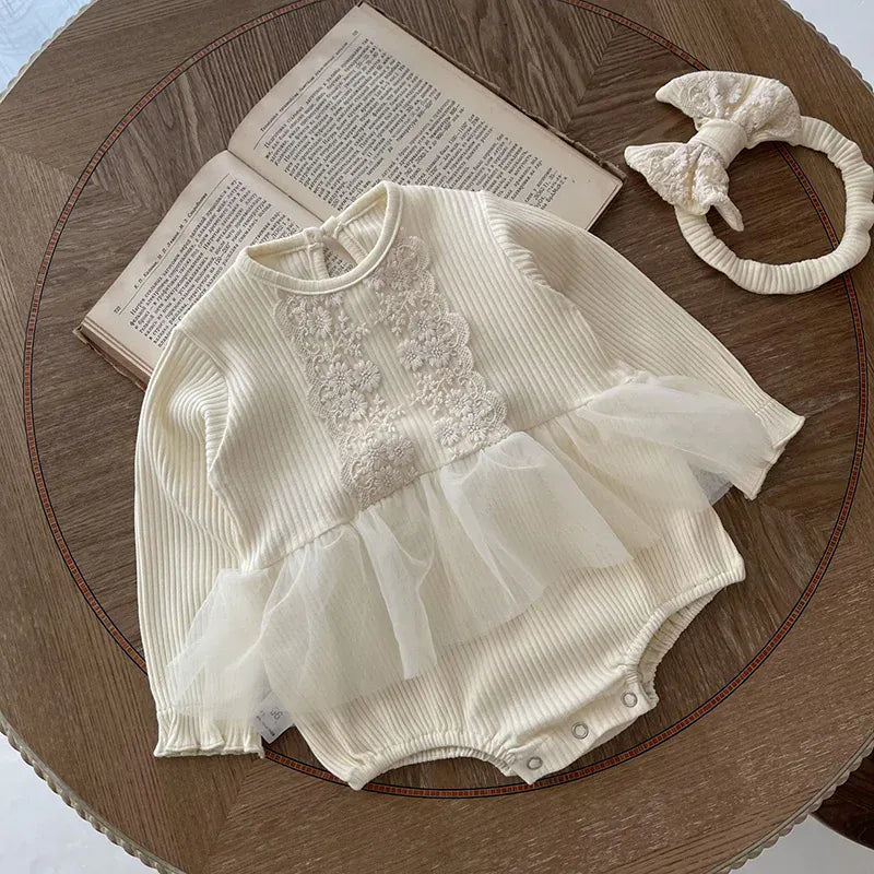 長袖ロンパース beige / 66cm ベビーロンパース ヘアバンドセット 長袖ボディスーツ レース フリル ドレス お出かけ ベージュ