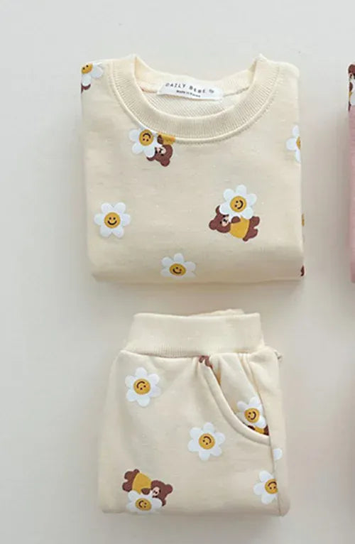長袖セットアップ beige / 66cm ベビーセットアップ 2点セット ベアくま スマイルフラワープリント 長袖スェットシャツ ロングパンツ