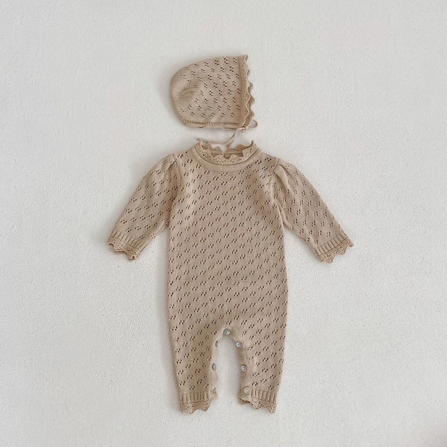 長袖ロンパース Beige / 66cm ベビーロンパース ボンネットセット レースニット 長袖ジャンプスーツ 帽子セット ベージュ【mh0006226】