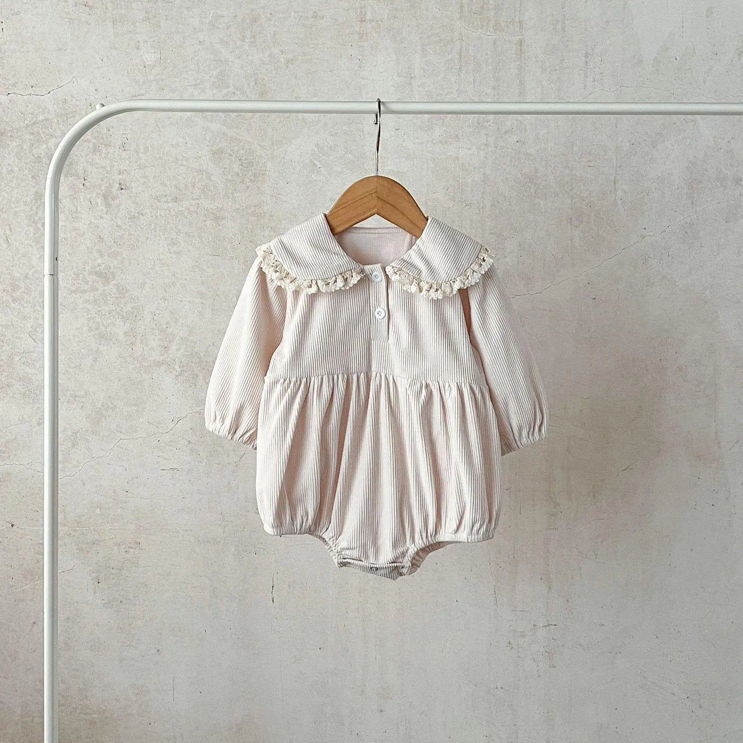 長袖ロンパース beige / 6M  66cm ベビーロンパース 長袖ボディスーツ レース縁取り丸襟 コーデュロイ ベージュ/コーヒー/2カラー