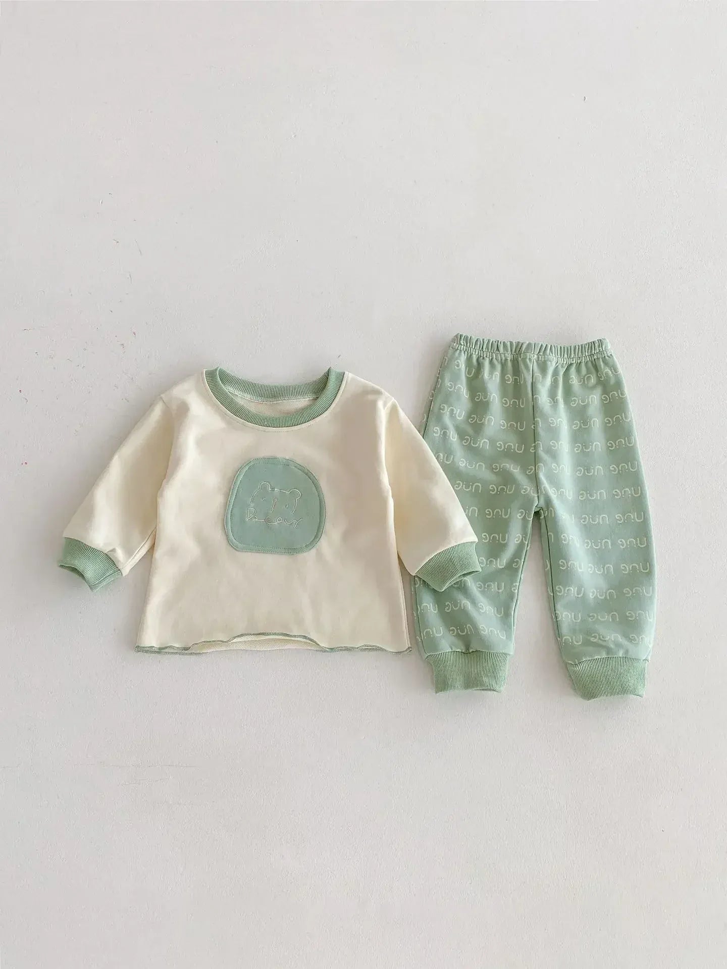 長袖セットアップ Beige / 73cm 6-9M ベビーキッズセットアップ 2点セット アニマル柄長袖Tシャツ+レターロゴプリントロングパンツ 2カラー【mh0007099】