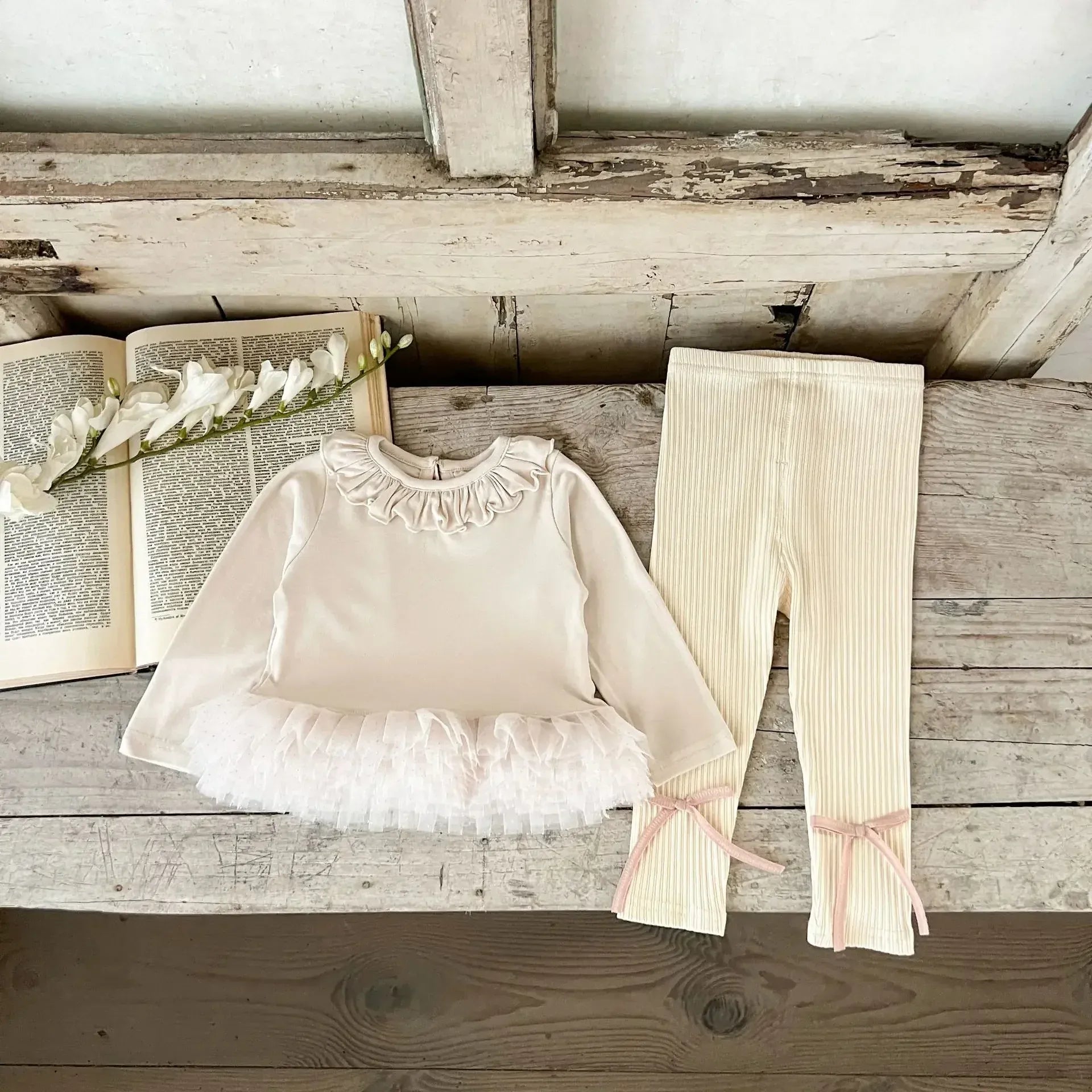 長袖セットアップ Beige / 73cm 6-9M ベビーセットアップ 2点セット 裾チュールフリルペプラム長袖Tシャツ+リボンレギンスパンツ 2カラー【mh0007105】