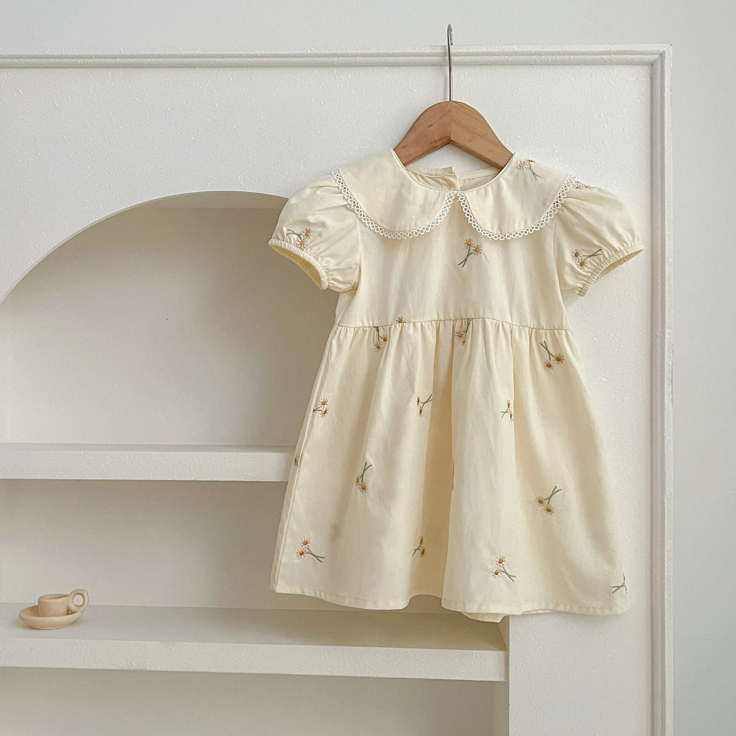 半袖ワンピース Beige / 90cm キッズワンピース 半袖パフスリーブ フラワー花柄刺繍 丸襟 2カラー【mh0005874】