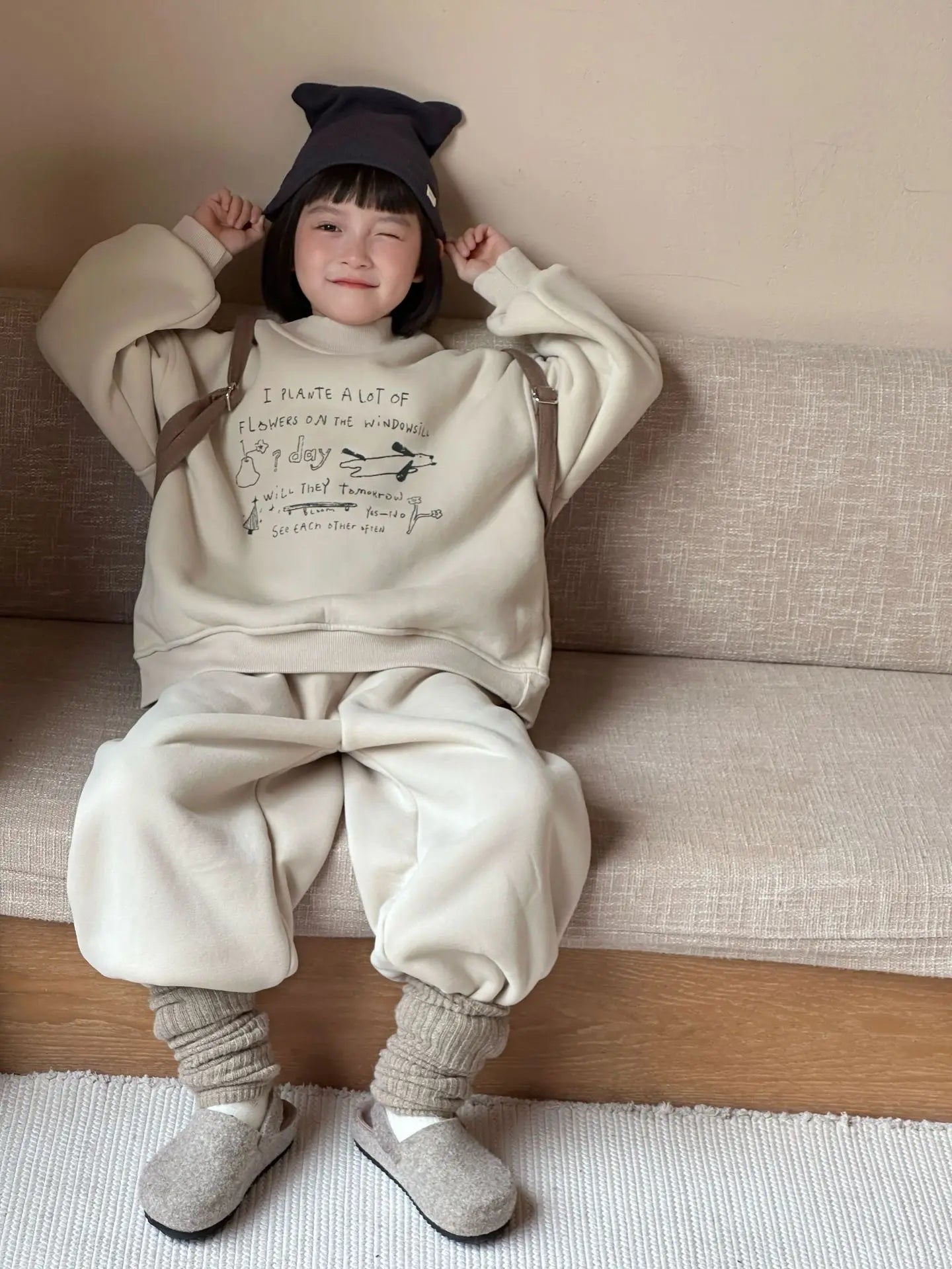 長袖セットアップ Beige / 90cm 24M キッズセットアップ 2点セット ロゴプリント裏フリース長袖スウェットシャツ+ロングスウェットパンツ【mh0008181】