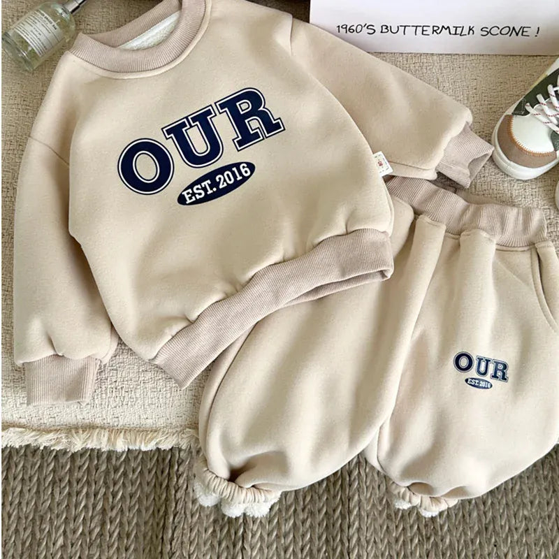 長袖セットアップ beige / 90cm / 取り寄せ（7〜21日） キッズセットアップ 2点セット 裏ボアフリーストレーナー パンツ レターロゴプリント 3カラー ボーイズ 男の子 子供服