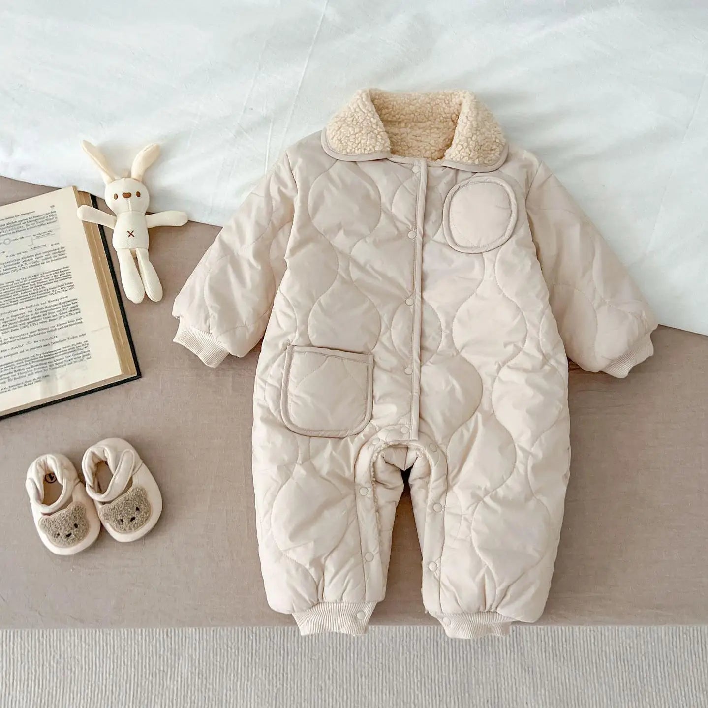 アウタージャンプスーツ beige apricot / 6M  66cm ベビーアウタージャンプスーツ 裏ボアフリースキルティングロンパース 防寒アウター ベージュ ユニセックス 男の子 女の子 子供服
