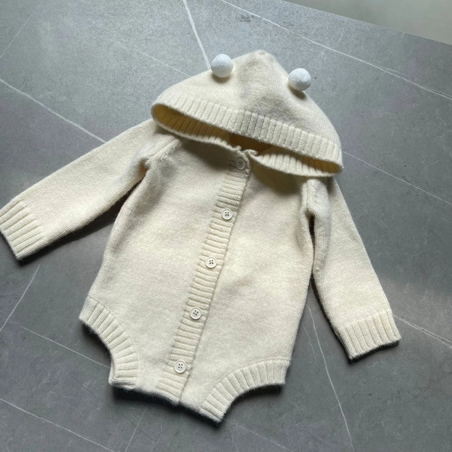 長袖ロンパース Beige Apricot / 6M  66CM ベビーロンパース ぽんぽん耳付きフーディニット長袖ボディスーツ【mh0008256】