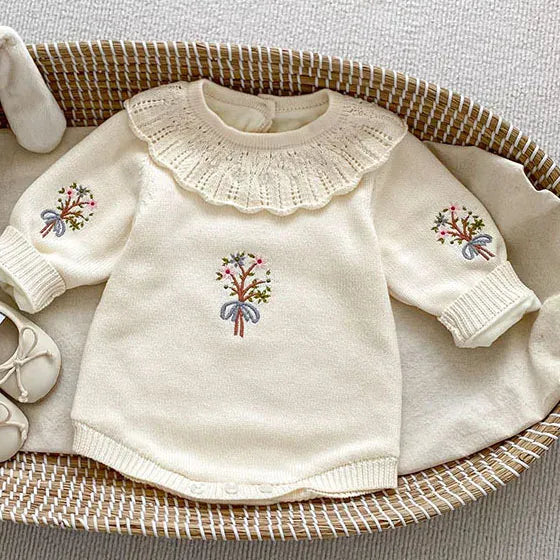 長袖ロンパース beige fur / 66cm / 取り寄せ（7〜21日） ベビー長袖ロンパース ニット裏フリース フラワー 花柄刺繍 フリルカラー レッド ベージュ 2カラー ガールズ 女の子 子供服
