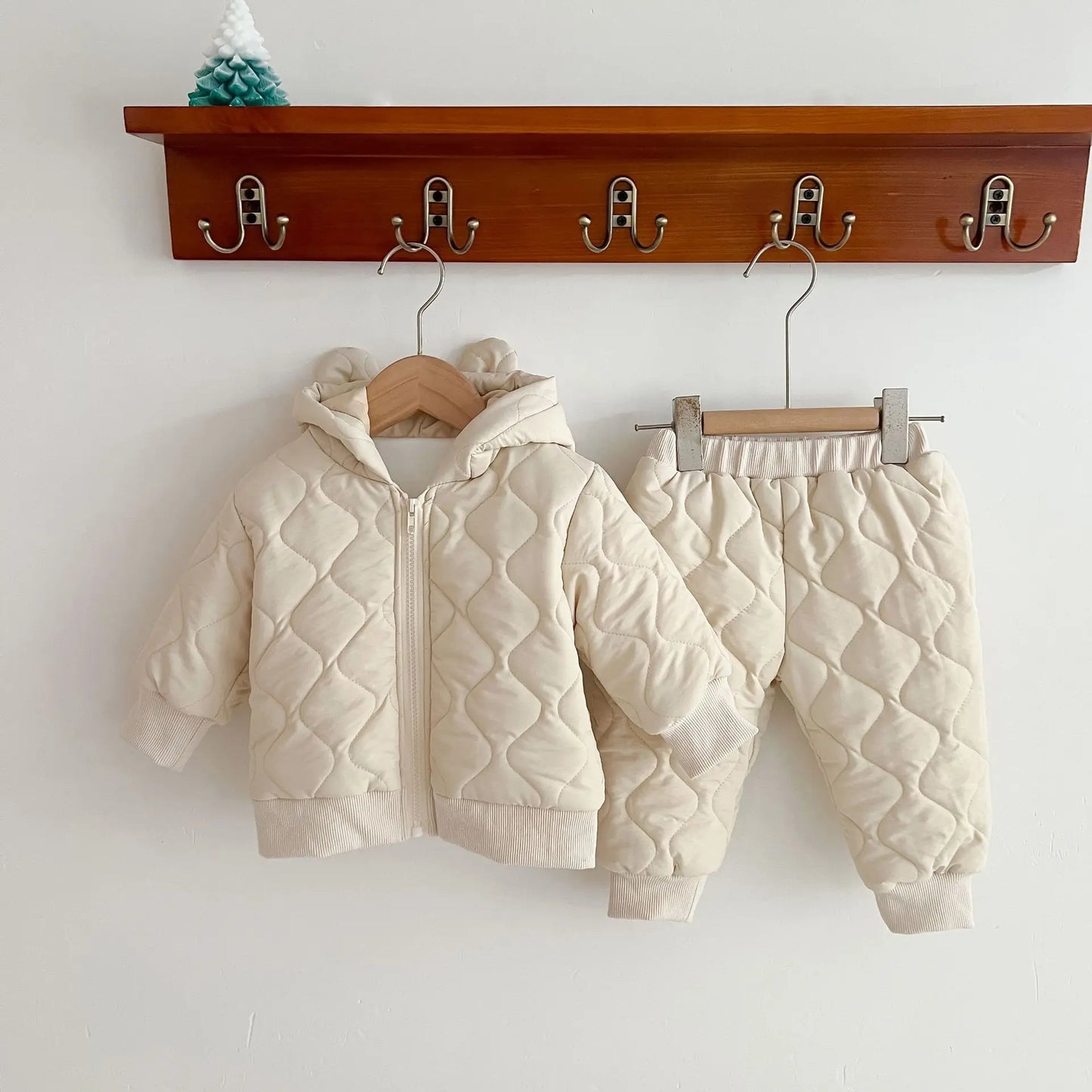 長袖セットアップ beige set / 66cm ベビーアウタージャンプスーツ キルティングセットアップ 2点セット 耳付きフーディ長袖カバーオール くま耳フーディジャケット ロングパンツ グリーン ベージュ 2型 2カラー