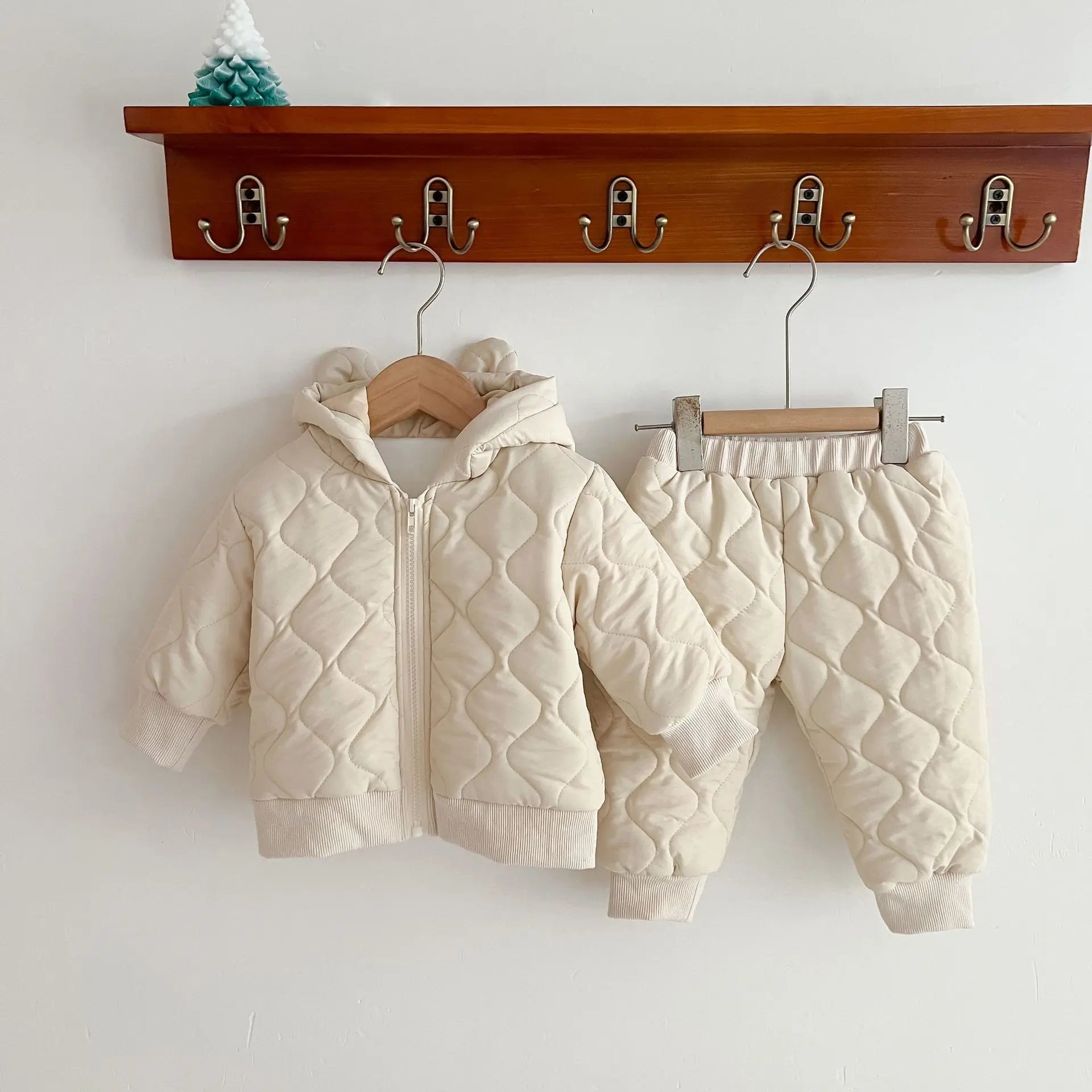 長袖セットアップ beige set / 66cm ベビーアウタージャンプスーツ キルティングセットアップ 2点セット 耳付きフーディ長袖カバーオール くま耳フーディジャケット ロングパンツ グリーン ベージュ 2型 2カラー