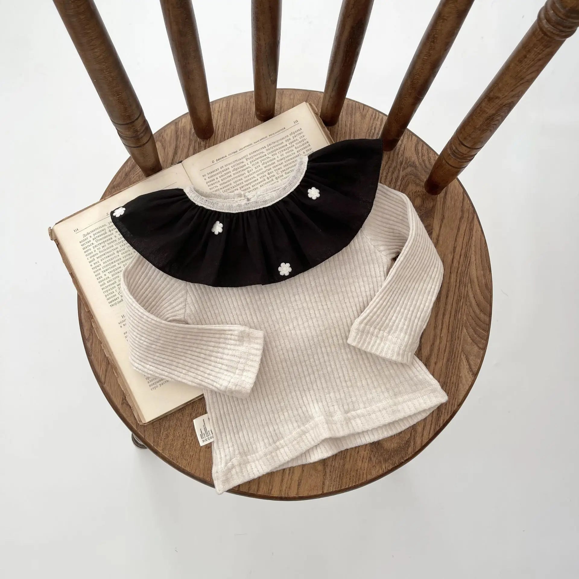 長袖セットアップ beige  tops / 6M  66CM ベビートップス/パンツ ニット ラッフルフリルカラー長袖カットソートップス/ペプラムフリルロングパンツ フラワー花柄刺繍【mh0006352】