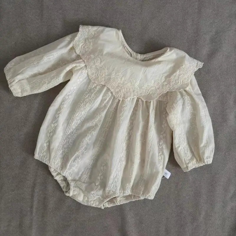 長袖ロンパース Beige White / 6M  66CM ベビーロンパース レース刺繍ビッグラッフル襟長袖ボディスーツ【mh0008114】