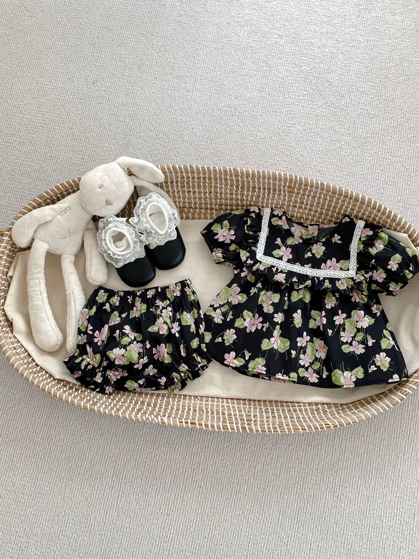 半袖セットアップ black 2pc set / 73cm 6-9M ベビーロンパース/セットアップ 2点セット 半袖ボディスーツ/半袖ブラウス+ブルマパンツ フラワー花柄プリント 2カラー【mh0004870】