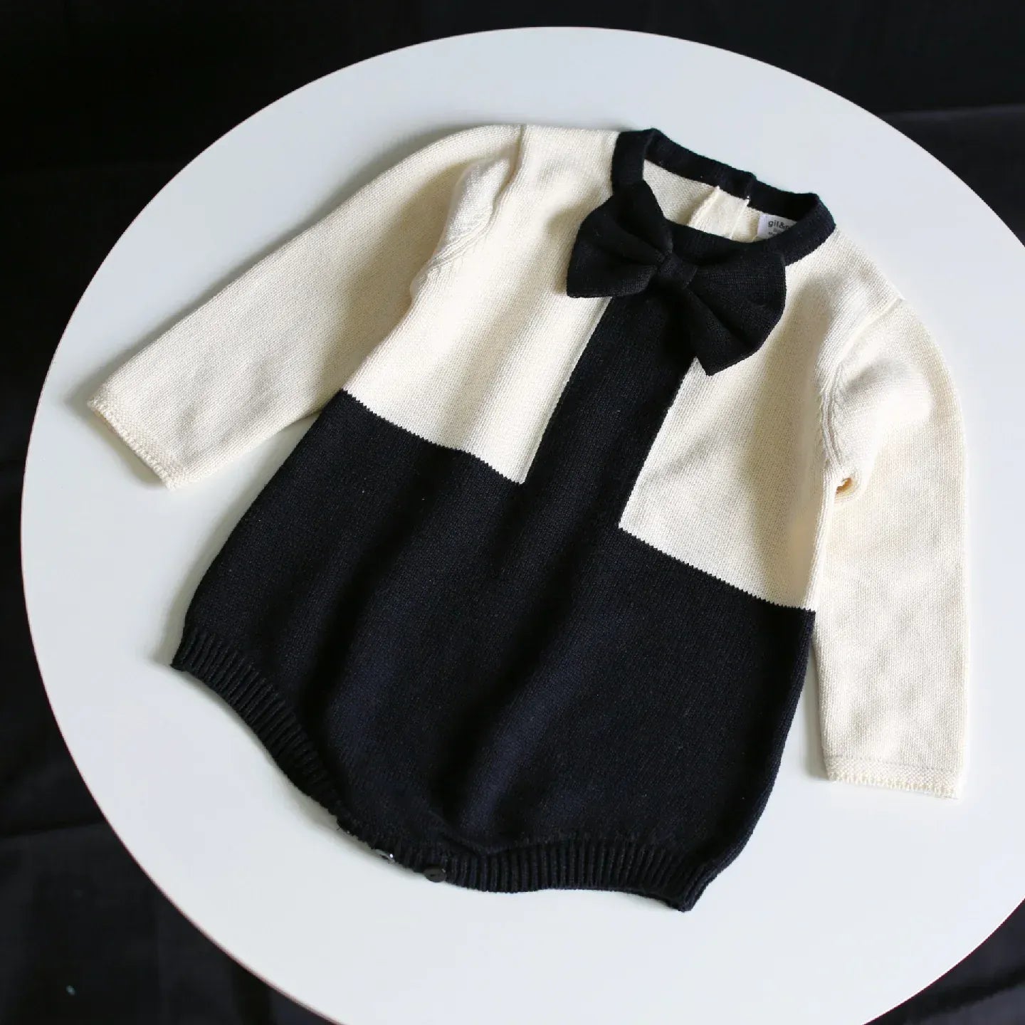 長袖ロンパース black / 66cm ベビーロンパース ニットバイカラー 長袖ロンパース 蝶ネクタイ リボン モノトーン お出かけ