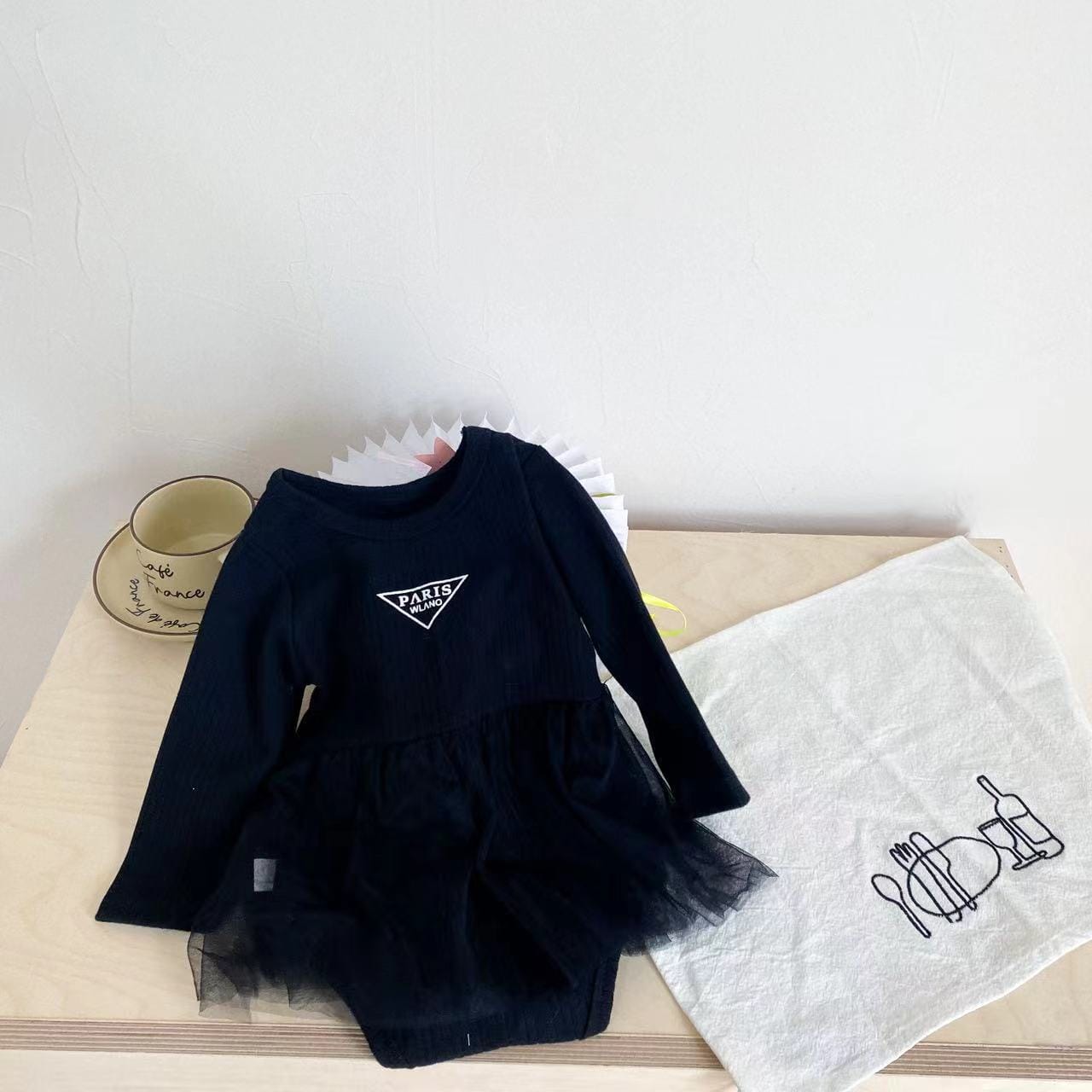 長袖ロンパース Black / 66cm / 取り寄せ（7〜35日） ベビー チュチュスカート PARIS ロゴ 長袖 ロンパース【mh0000981】