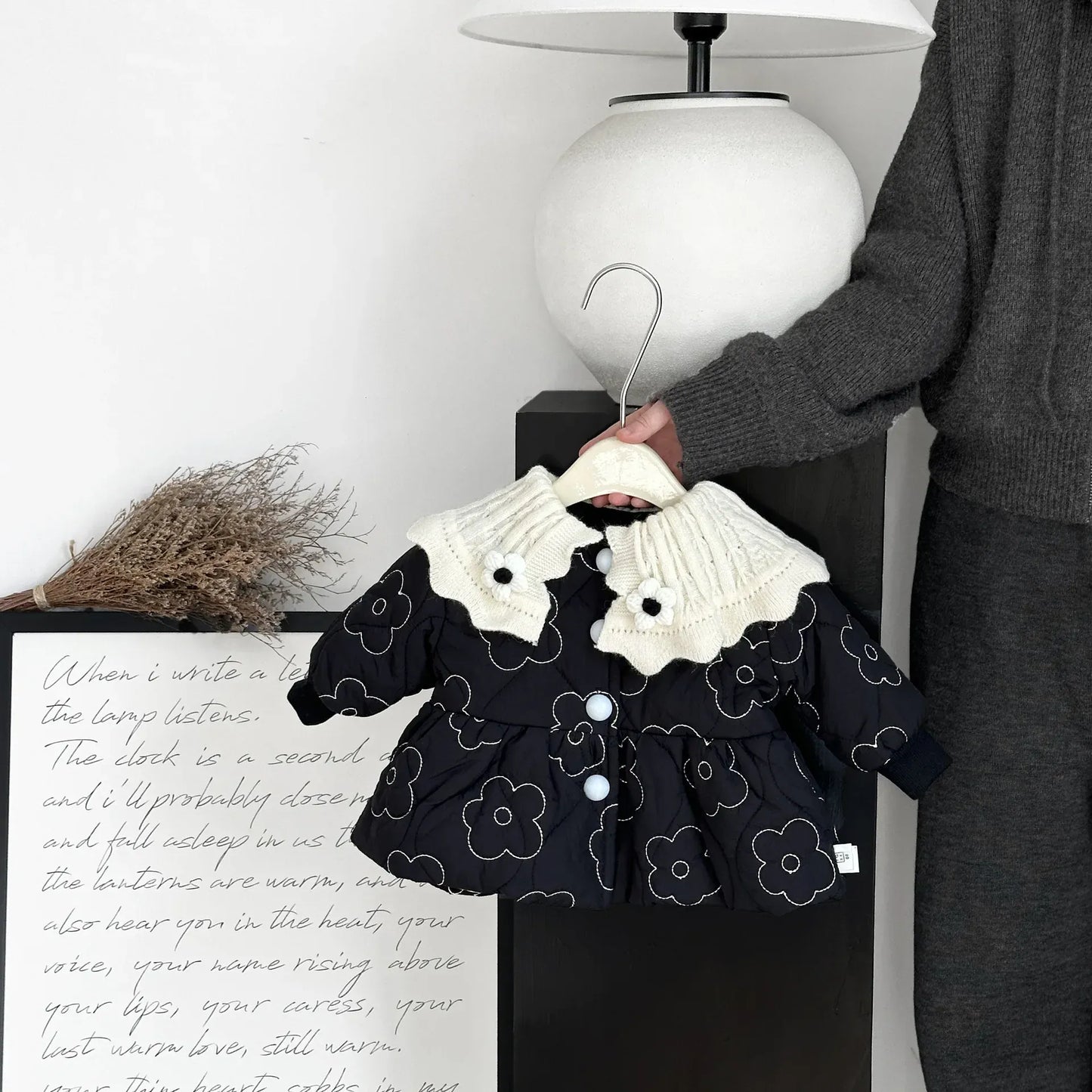 ロングパンツ・スウェットパンツ Black / 6M  66CM ベビーアウター レトロ北欧風フラワー刺繍ビッグ襟キルティングジャケットコート【mh0008040】