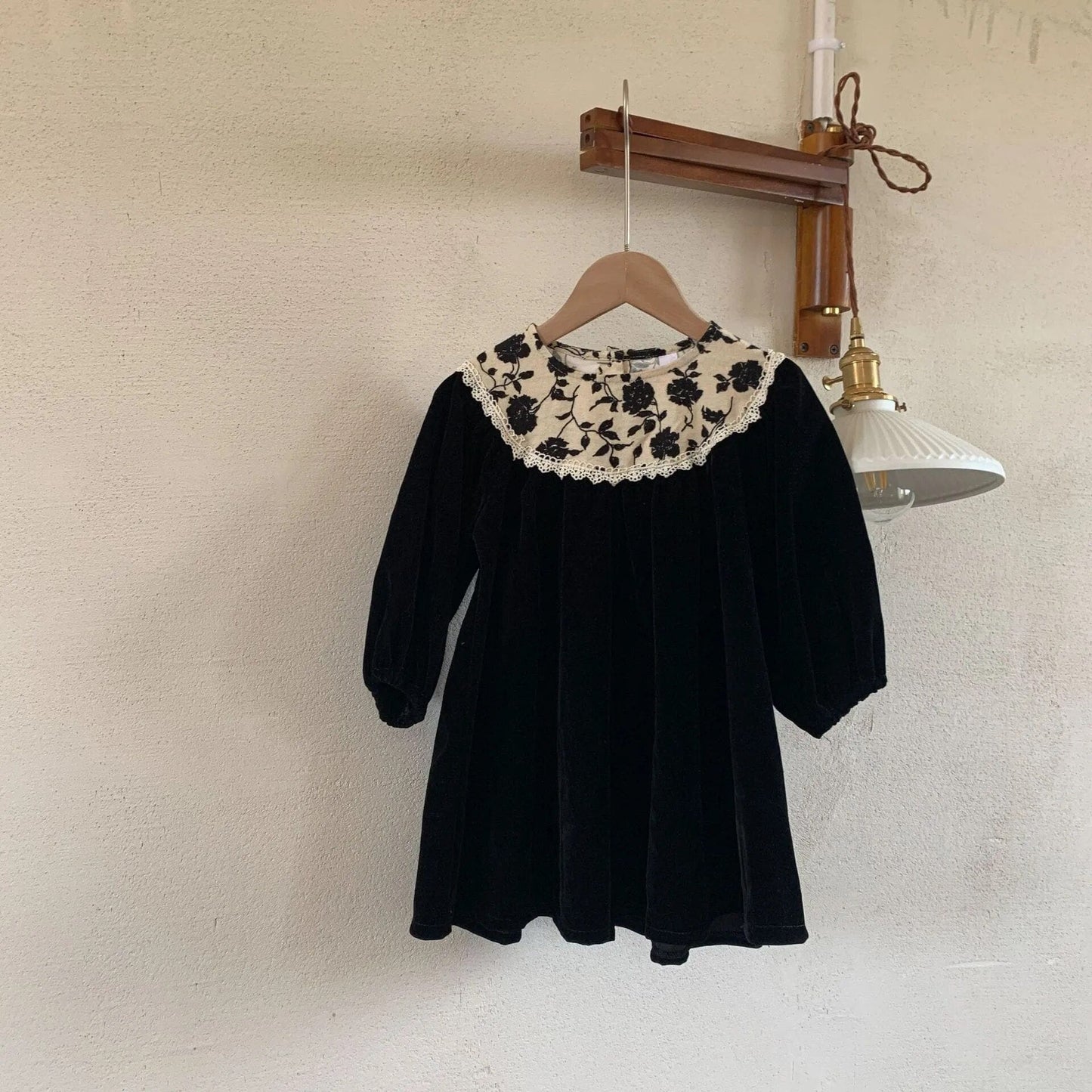 長袖ワンピース black / 90cm キッズ フラワー レース ベロア 長袖 ワンピース お出かけ