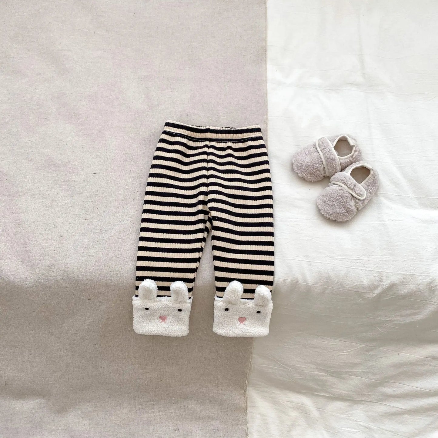 長袖セットアップ black pants / 9M  73CM ベビートップス/パンツ 耳付きフーディフリースプルオーバー+ボーダーアニマルレギンスパンツ【mh0008489】