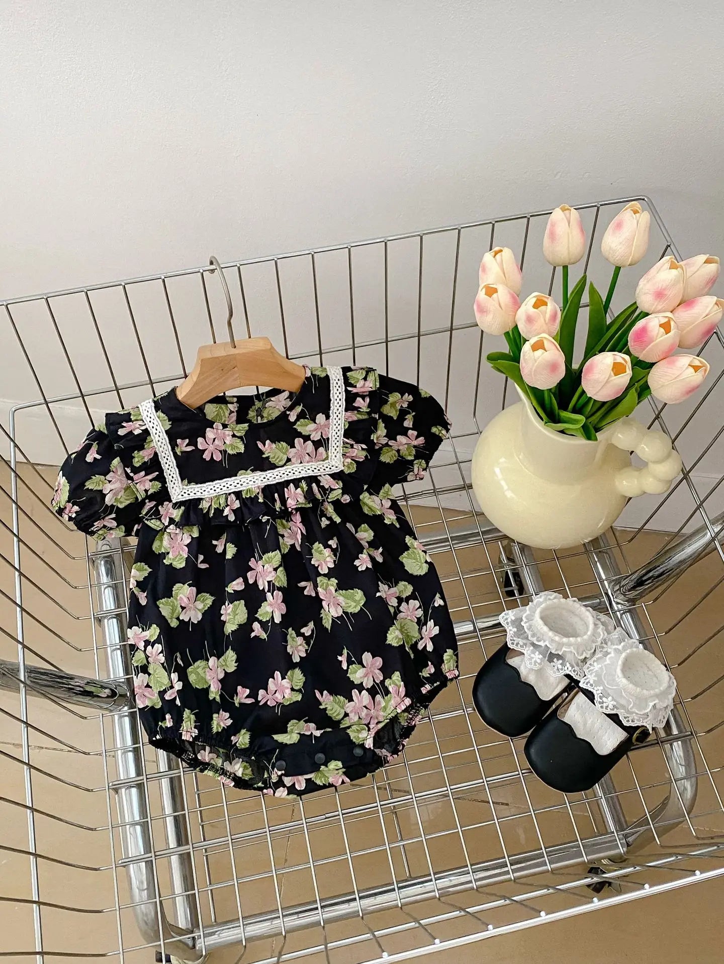 半袖セットアップ black romper / 66cm 0-6m ベビーロンパース/セットアップ 2点セット 半袖ボディスーツ/半袖ブラウス+ブルマパンツ フラワー花柄プリント 2カラー【mh0004870】